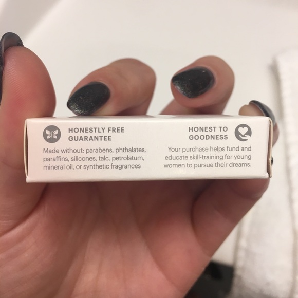 Honest beauty concealer duo in “Disappearing Dune” - Picture 3 of 4